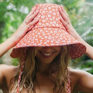 NWT | Billabong bucket hat